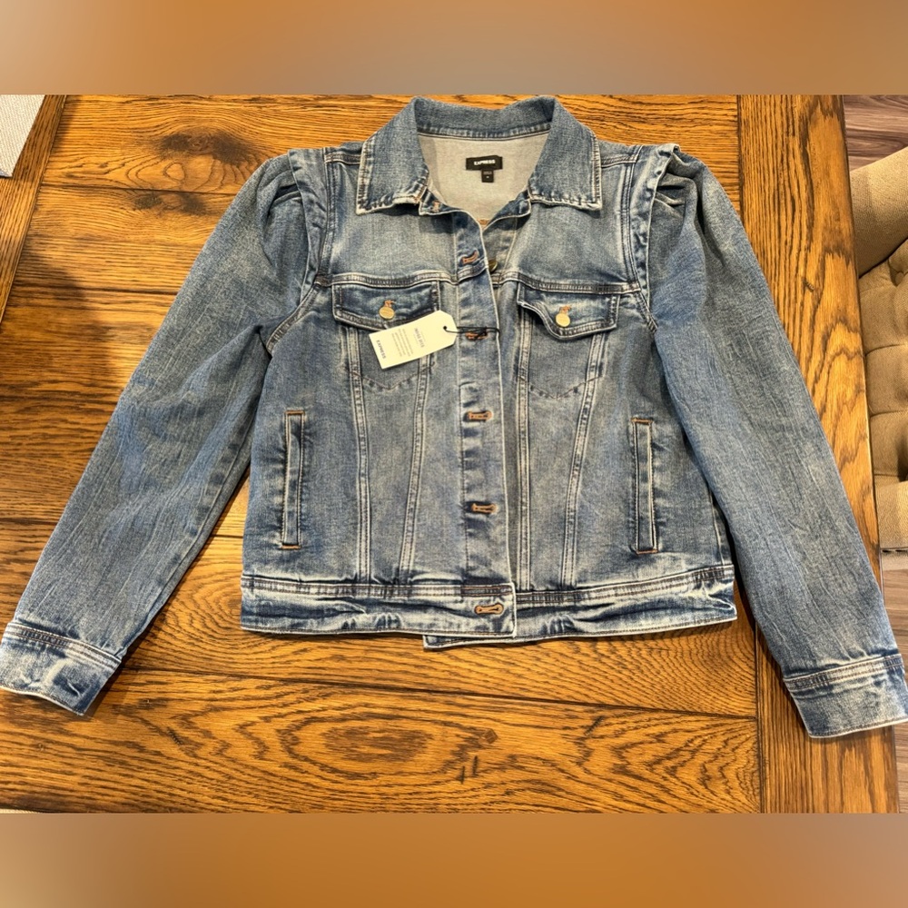 🔵Denim jacket - Women’s size Medium - Puff Shoulder. Jean jacket